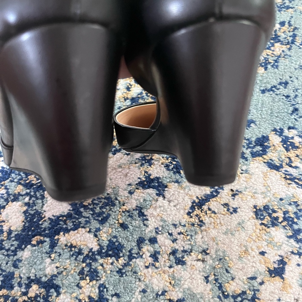 Kenneth Cole Reaction Wedge Heel - Picture 3 of 4